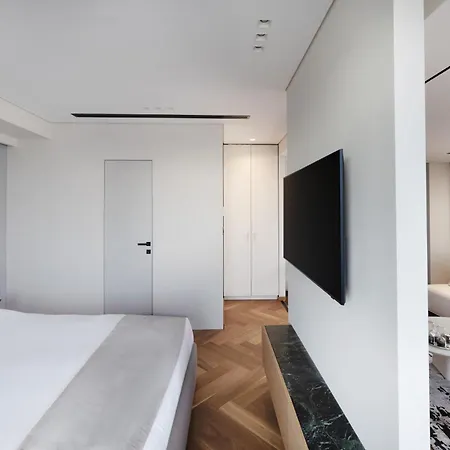 Skysuite42 Apartman *